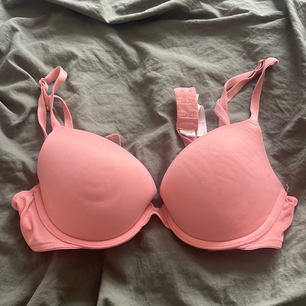 34B, Pink
